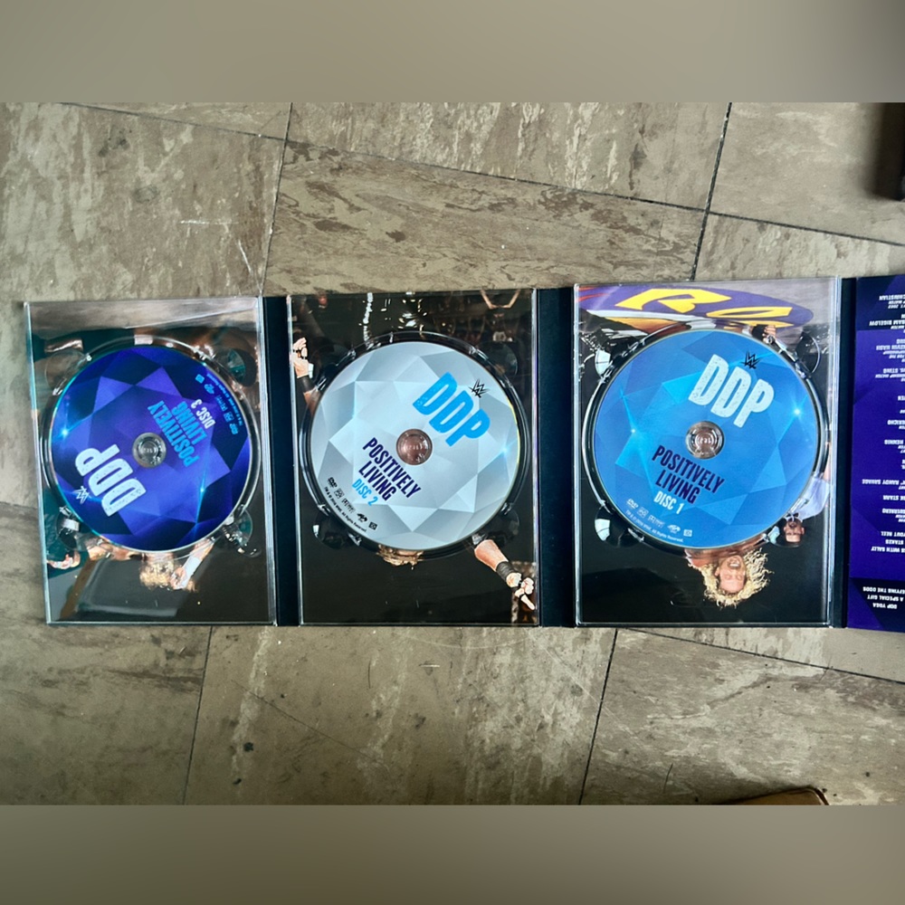 Three disc set - Picture 4 of 4